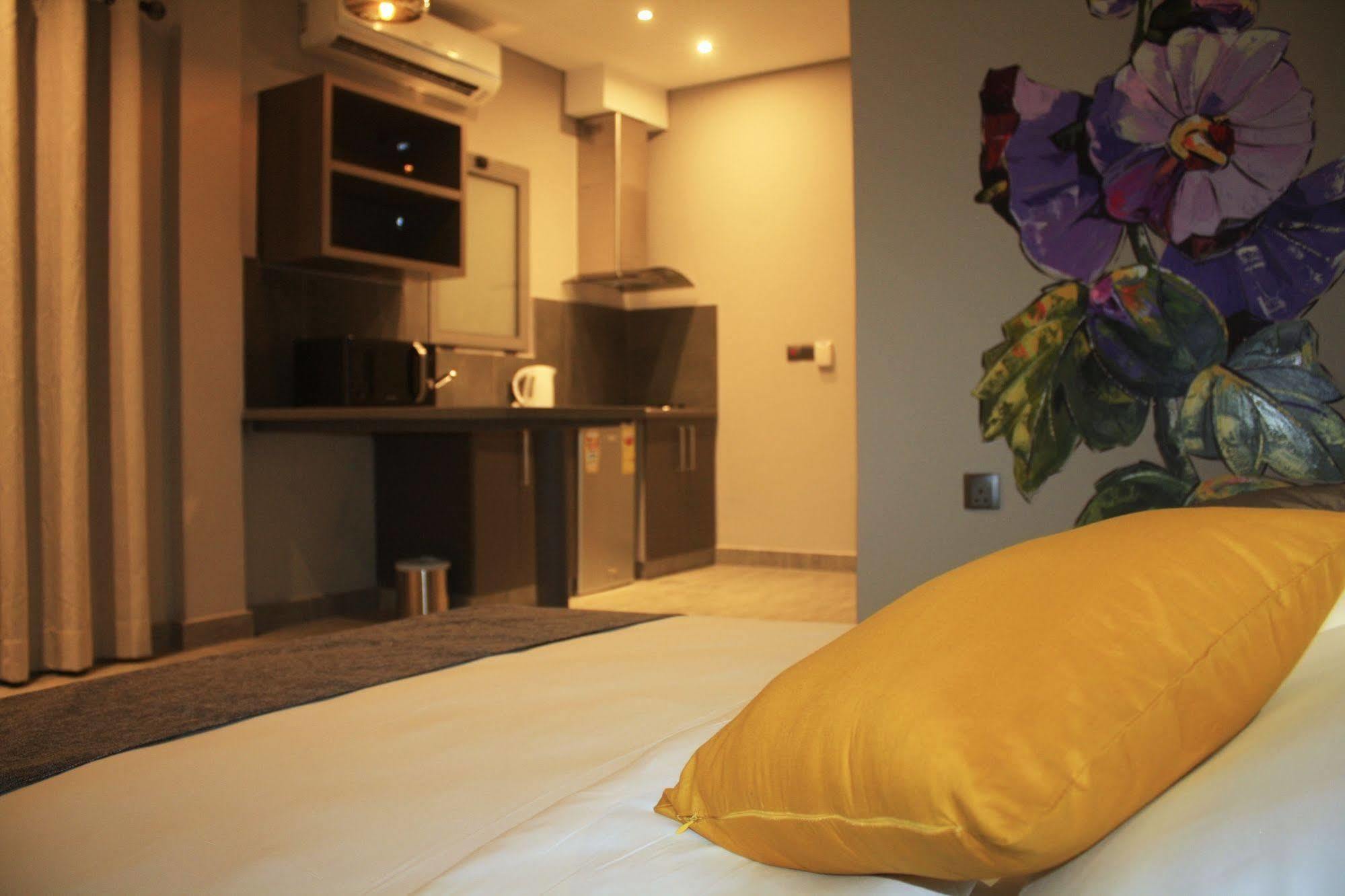 Urbano Hotel By Roots Wiaboman Exterior foto