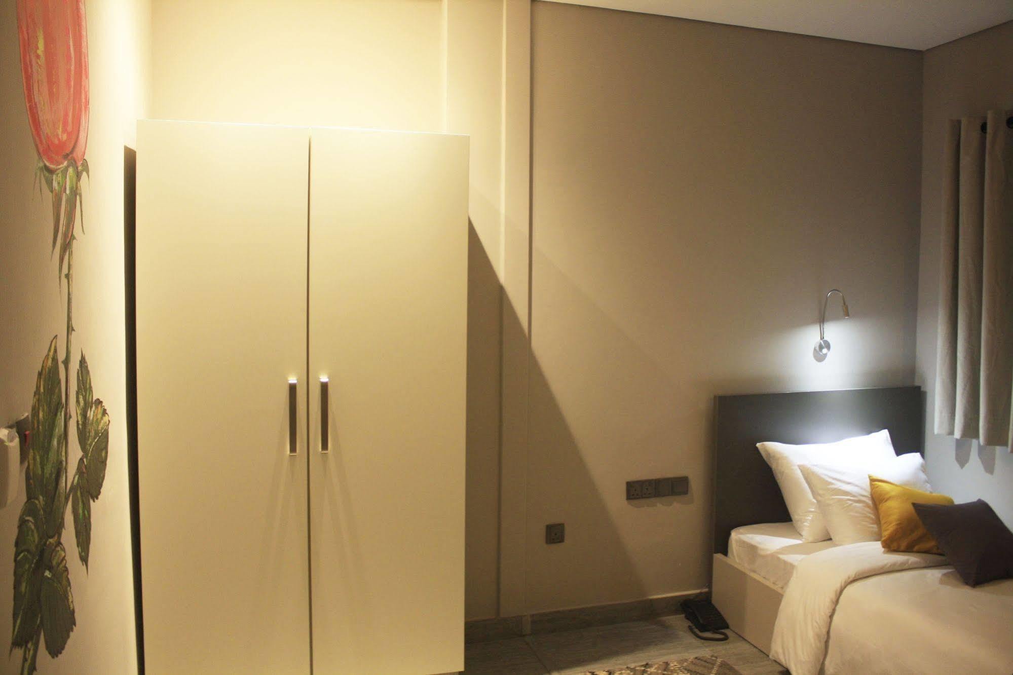 Urbano Hotel By Roots Wiaboman Exterior foto